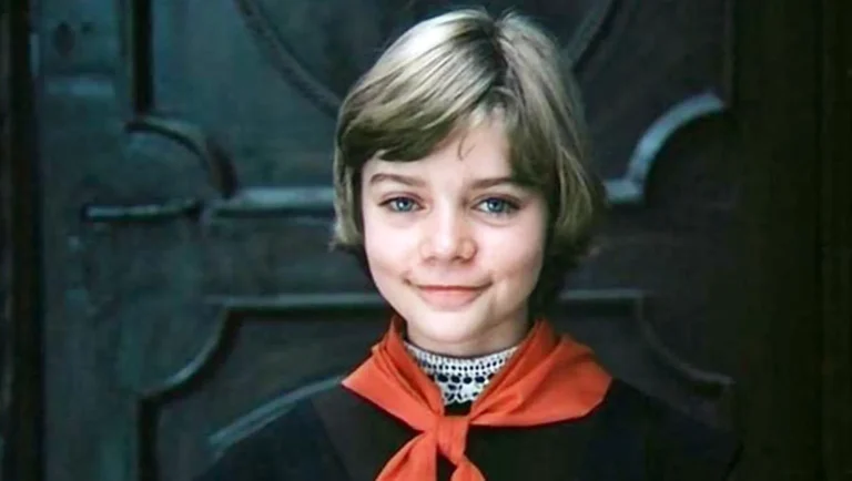 Судьбы юных звезд «Гостьи из будущего»: что стало с актерами легендарного фильма и исполнились ли пророчества Алисы