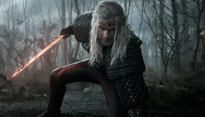 Лиам Хемсворт сменил Генри Кавилла в главной роли сериала "Ведьмак" Netflix показал новый тизер-трейлер четвертого сезона сериала "Ведьмак", в котором Лиам Хемсворт дебютирует в роли Геральта. В коротком ролике главный герой сражается с нежитью. Премьера восьми новых серий запланирована на 30 октября 2024 года. Сюжет продолжит историю после масштабных событий третьего сезона: Геральт, Йеннифер и Цири разлучены из-за бушующей войны. Им предстоит столкнуться с новыми врагами, найти неожиданных союзников и попытаться воссоединиться. Как отмечается в описании, новый Геральт в исполнении Хемсворта визуально сохранил узнаваемый образ, созданный Генри Кавиллом. Первый тизер, хоть и короткий, подтверждает это: зрителям показывают Белого Волка в действии во время схватки с монстром. Как это происходит, можно посмотреть здесь https://www.kinonews.ru/serial_268414/the-witcher. Напомним, Генри Кавилл объявил о своем решении покинуть проект в октябре 2022 года, поблагодарив фанатов и передав "эстафету" Хемсворту. Третий сезон стал для него последним. Четвертый сезон "Ведьмака" станет для Netflix ключевым испытанием: сможет ли новый актер сохранить любовь многомиллионной аудитории сериала, и примет ли зритель Геральта с новым лицом. Ответ на этот вопрос станет известен уже осенью.